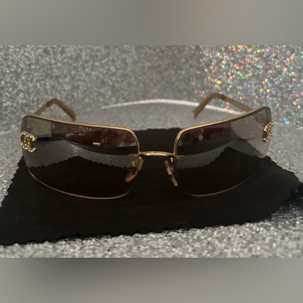 CHANEL AUTHENTIC VINTAGE 4104-B WOMENS SUNGLASSES CRYSTAL CC LOGO GOLD FRAME
